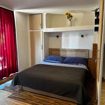 Fuered Apartmanhaz Balatonfured Exterior photo