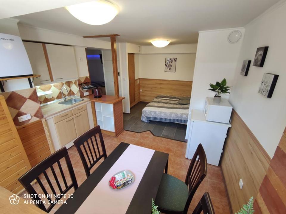 Fuered Apartmanhaz Balatonfured Exterior photo