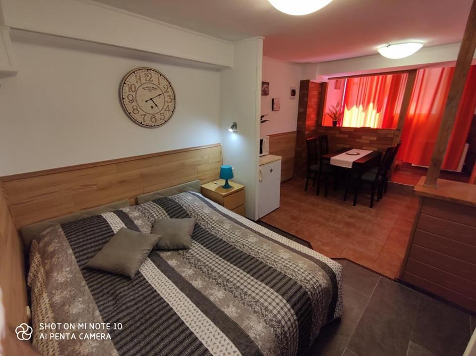 Fuered Apartmanhaz Balatonfured Exterior photo