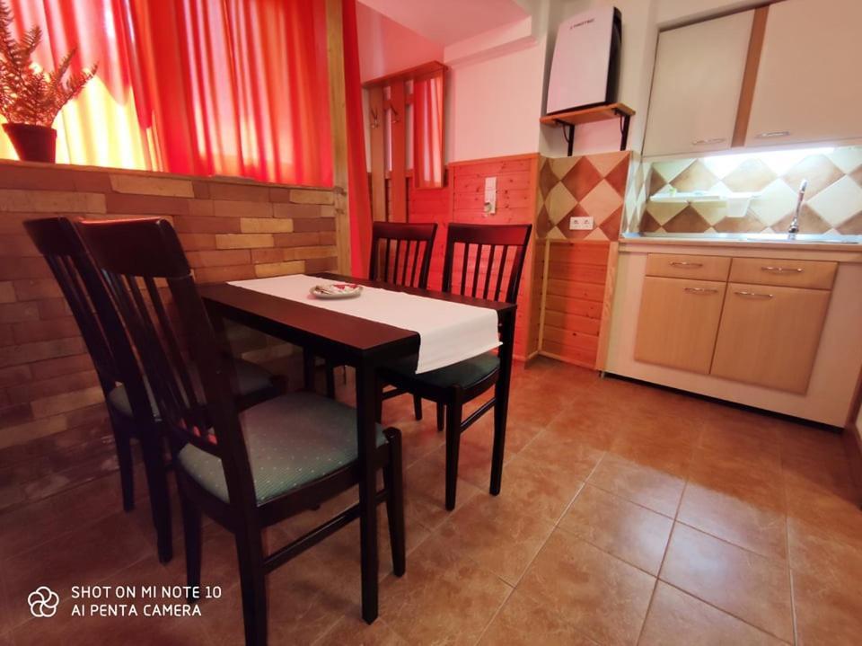 Fuered Apartmanhaz Balatonfured Exterior photo