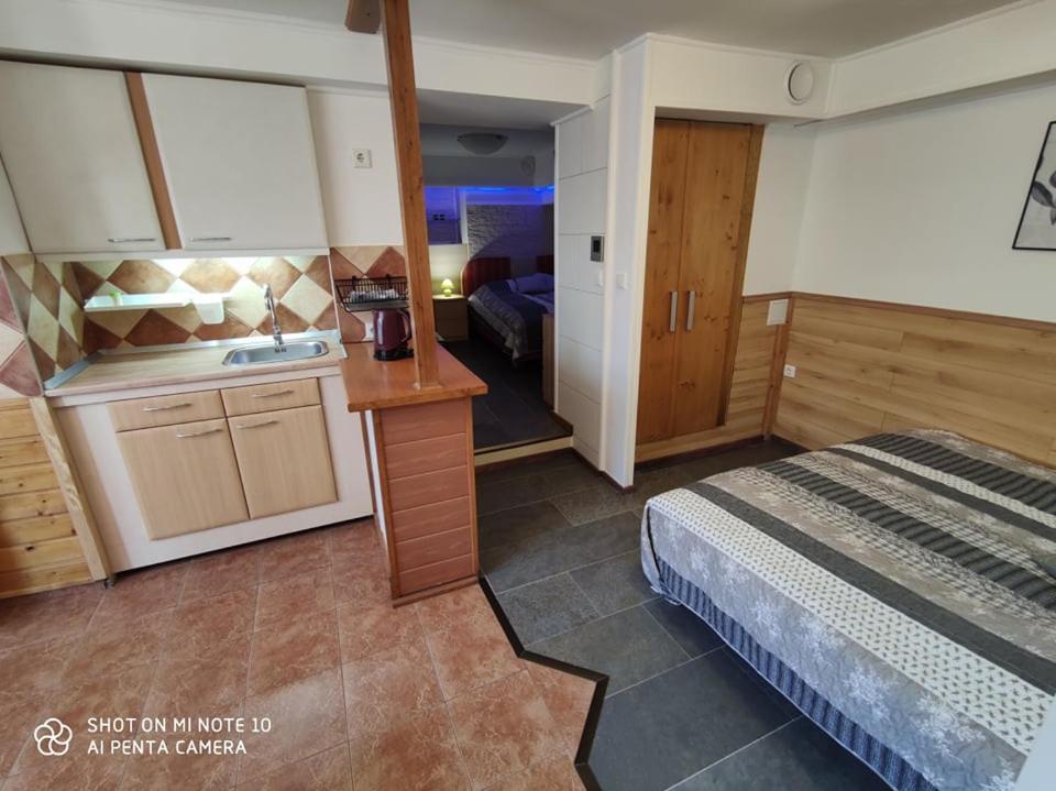 Fuered Apartmanhaz Balatonfured Exterior photo