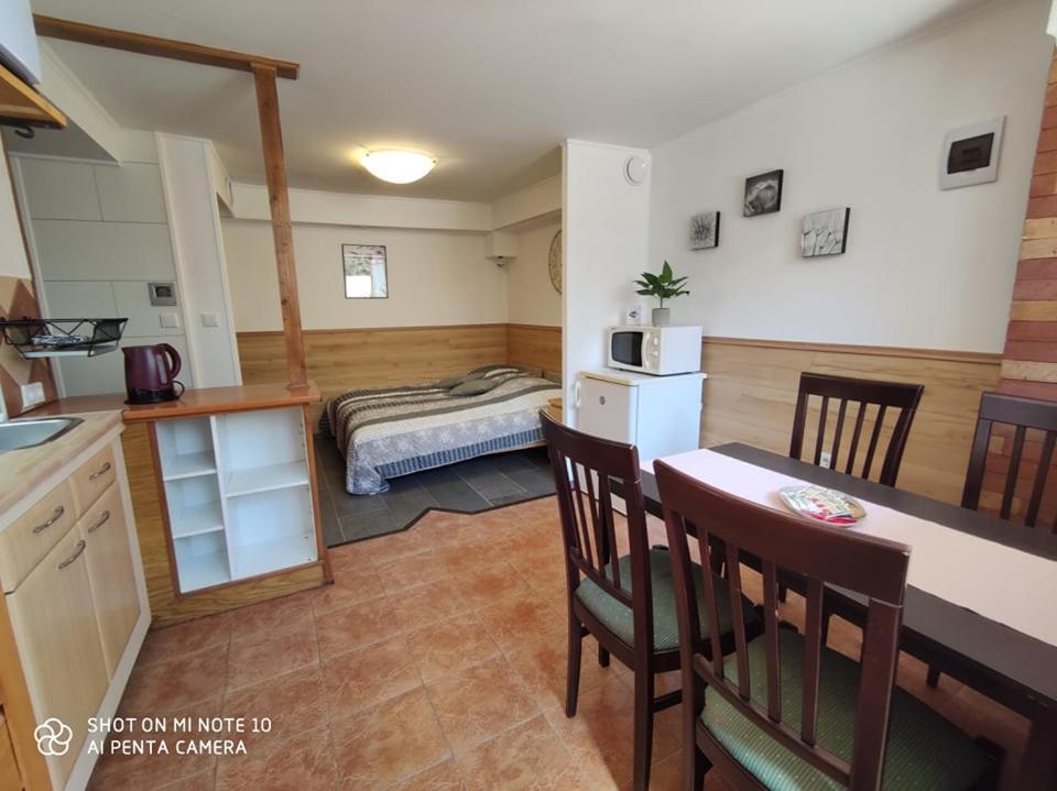 Fuered Apartmanhaz Balatonfured Exterior photo