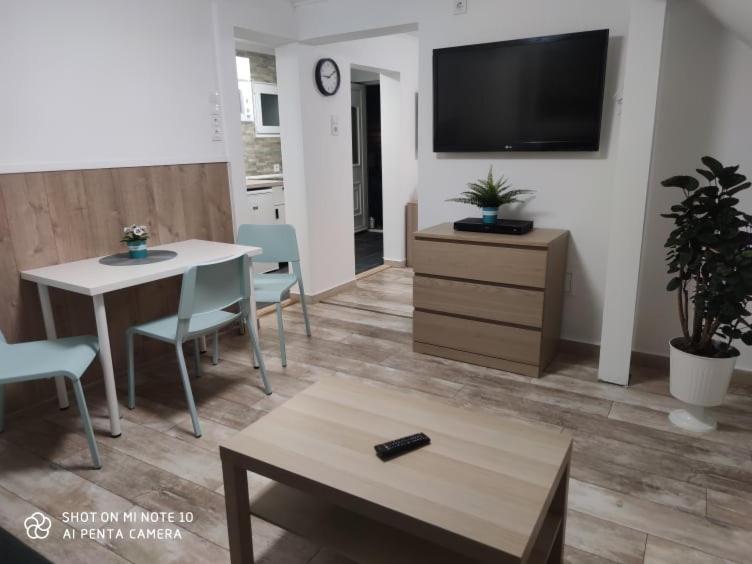 Fuered Apartmanhaz Balatonfured Exterior photo