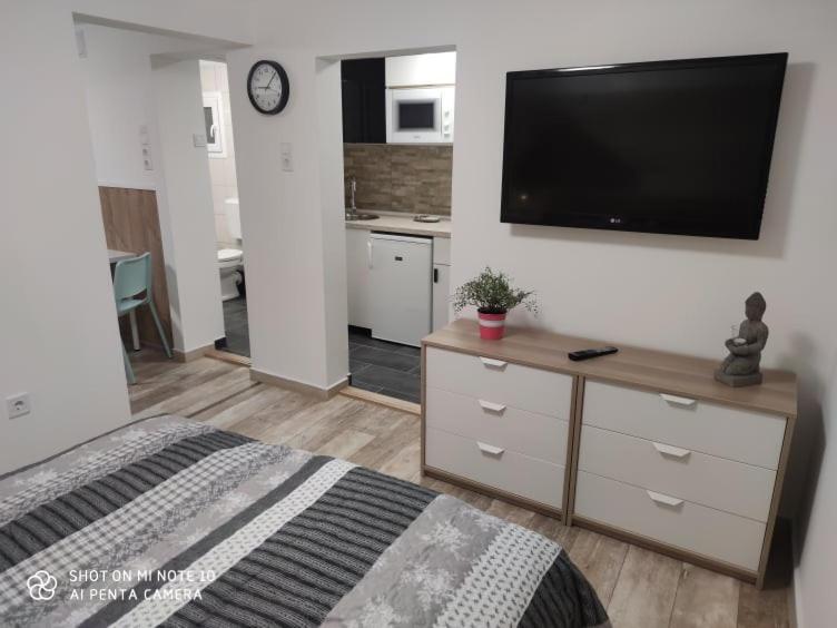Fuered Apartmanhaz Balatonfured Exterior photo