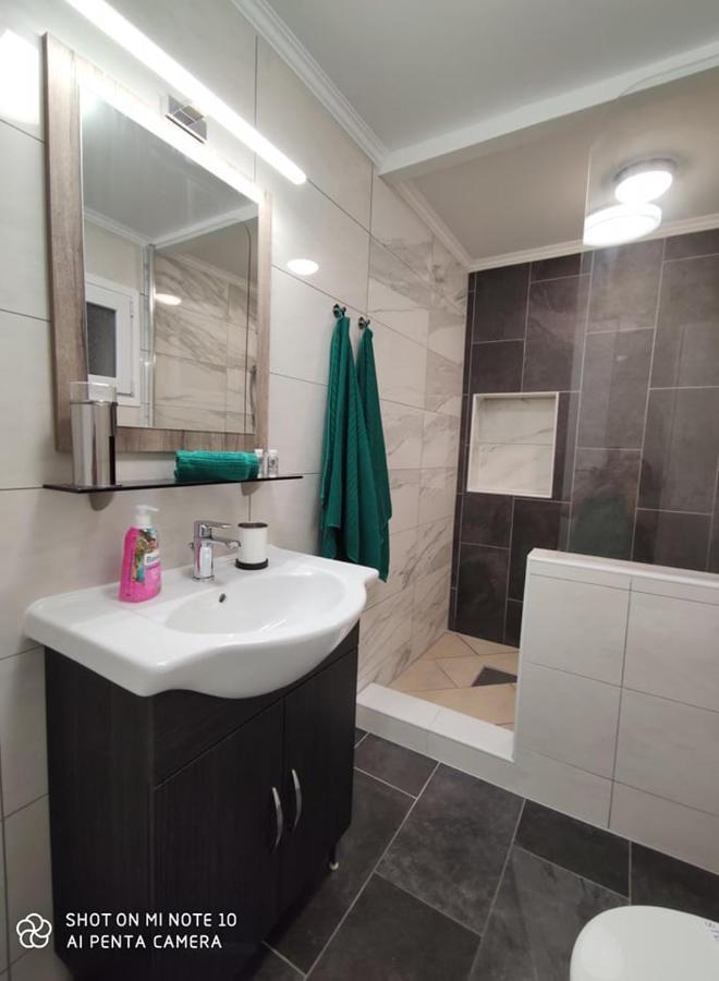 Fuered Apartmanhaz Balatonfured Exterior photo