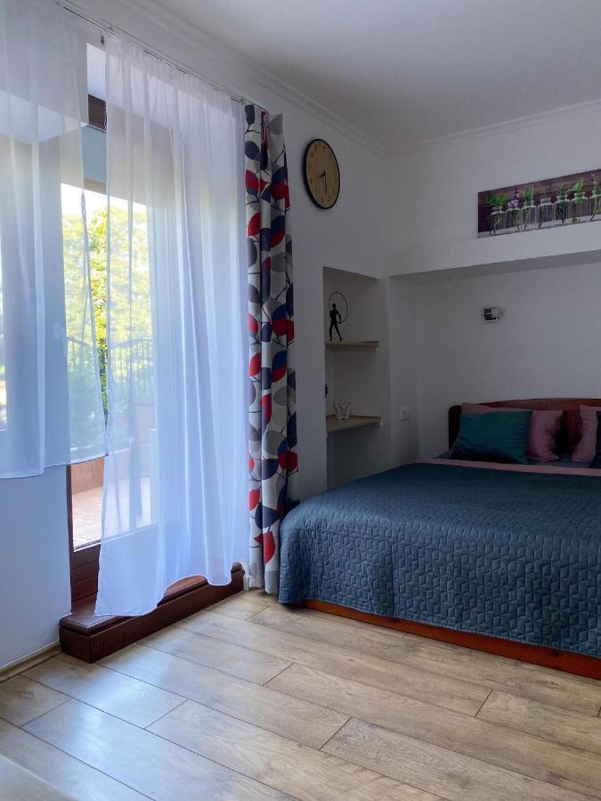 Fuered Apartmanhaz Balatonfured Exterior photo