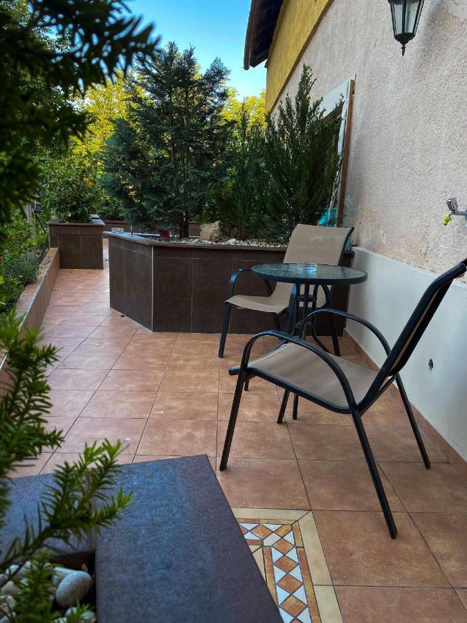 Fuered Apartmanhaz Balatonfured Exterior photo