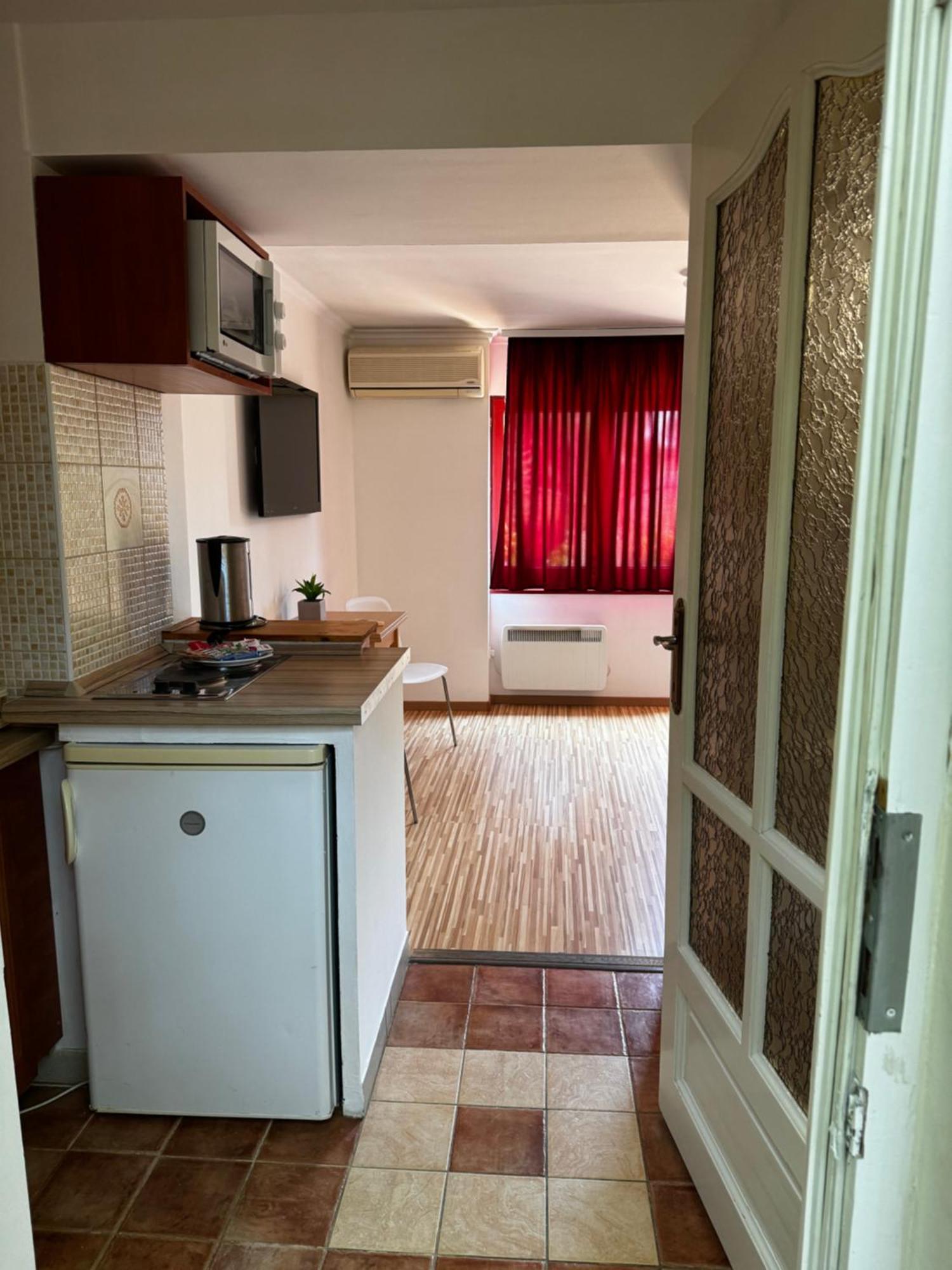 Fuered Apartmanhaz Balatonfured Exterior photo