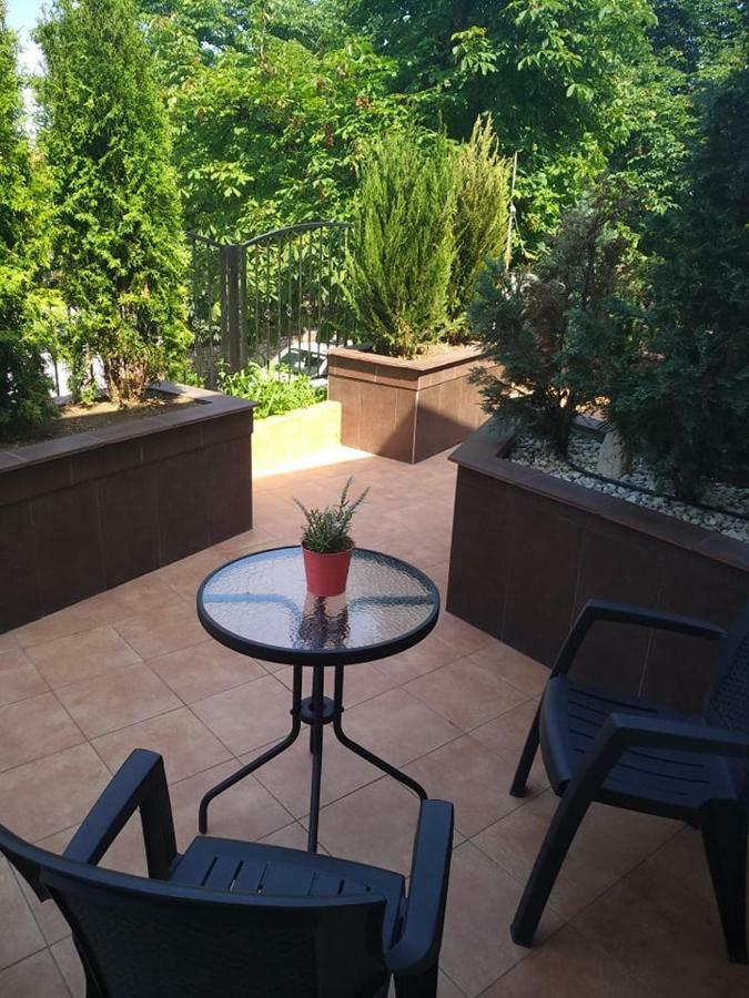 Fuered Apartmanhaz Balatonfured Exterior photo