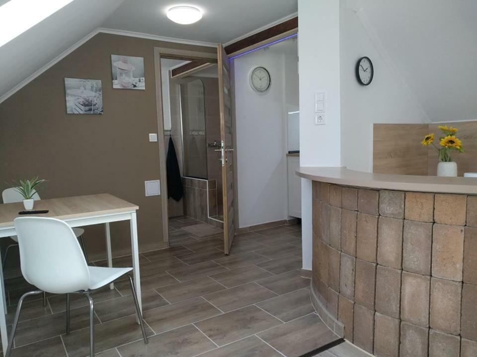 Fuered Apartmanhaz Balatonfured Exterior photo