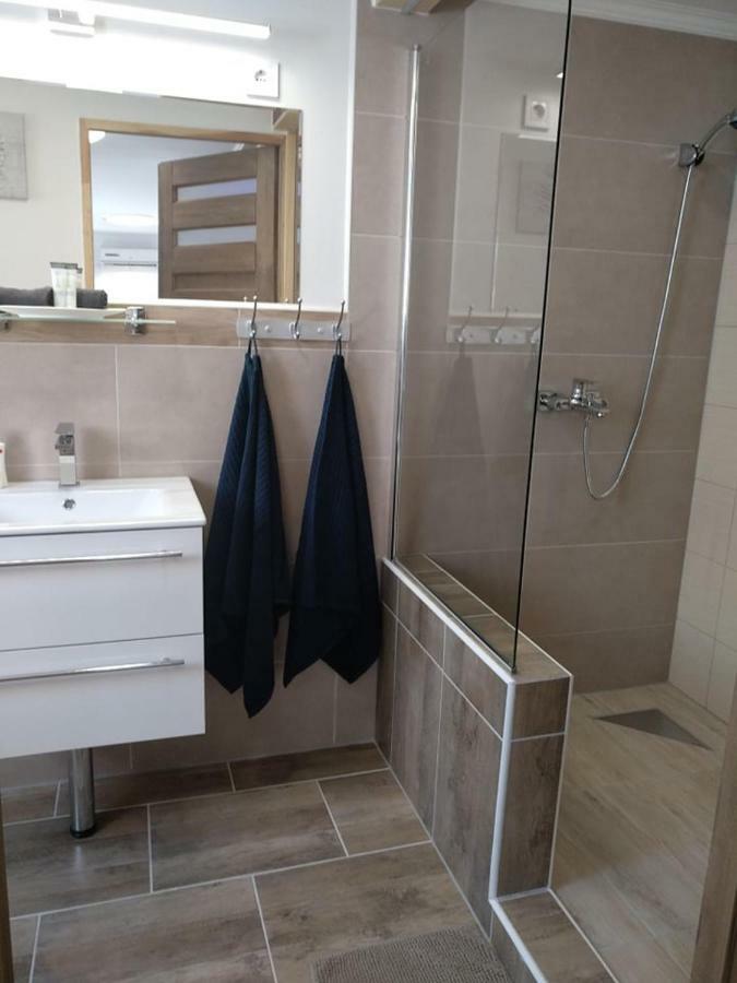 Fuered Apartmanhaz Balatonfured Exterior photo